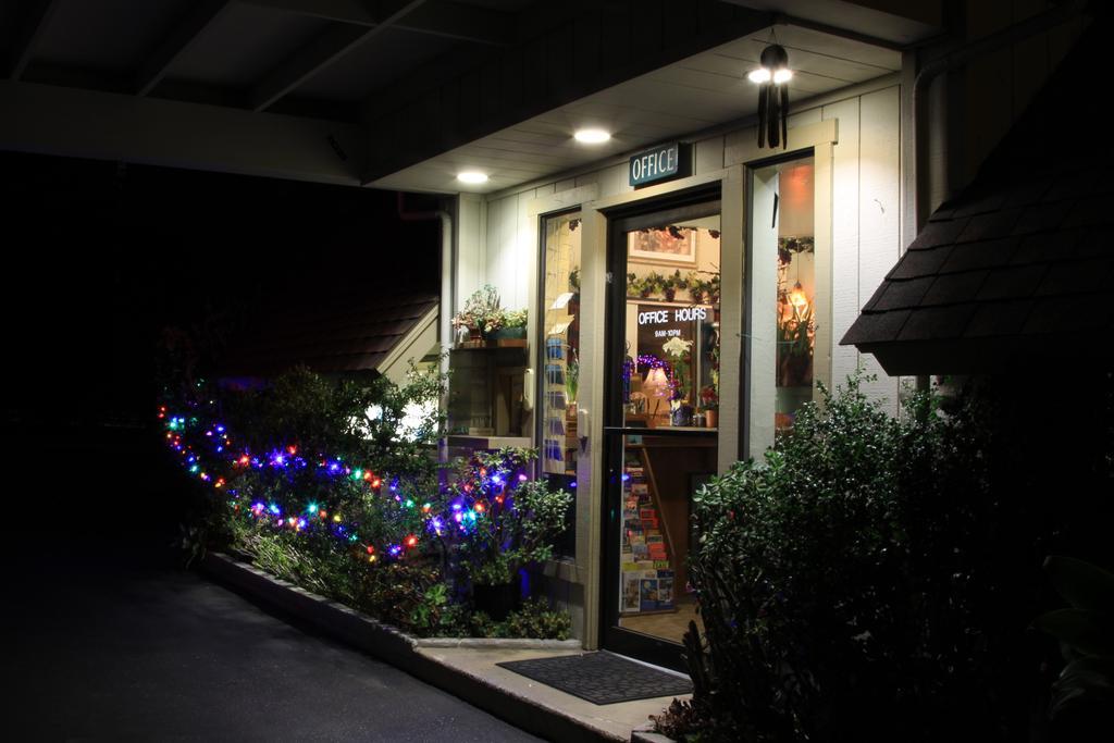 Monterey Fireside Lodge Exterior photo